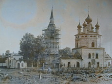 Трудно поверить, что в Советские годы церкви реставрировали...