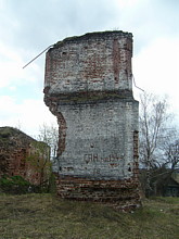 Развалины храма Святого Николая Чудотворца в селе Ряполово