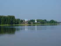 Озеро Святое. Вид на посёлок Мугреевский